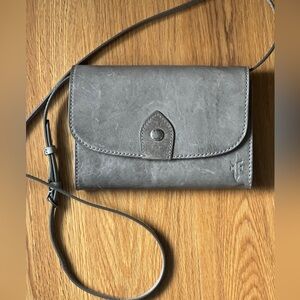 FRYE Melissa leather wallet with strap crossbody clutch bag in ice gray